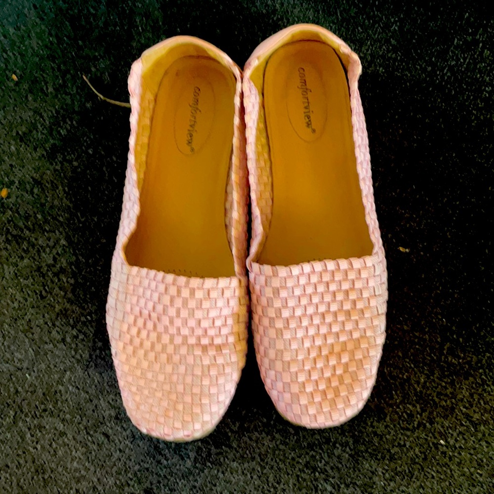 Pink flats